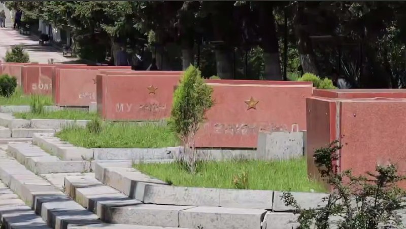 В Гюмри с мемориала «Мать Армения» украли буквы: их нашли в мусорном баке