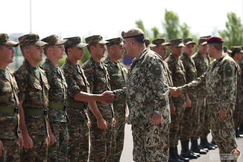 Первый замминистра обороны Эдвард Асрян принял присягу сержантов в Эчмиадзине