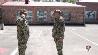 Генерал-лейтенант Эдвард Асрян провел строевой смотр на сборном пункте в преддверии летнего призыва 2026