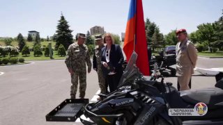 Германия передала Армении 16 снегоходов для армии: что известно о поставке