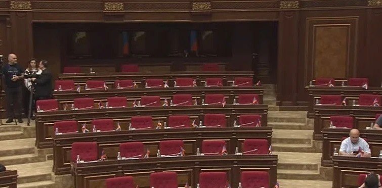 Парламент Армении провёл последнюю сессию без оппозиции: 18 июня 2025 года