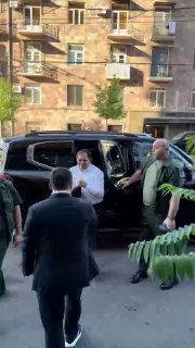 Сурен Папикян встретился с молодёжью «Гражданского договора» в Эчмиадзине