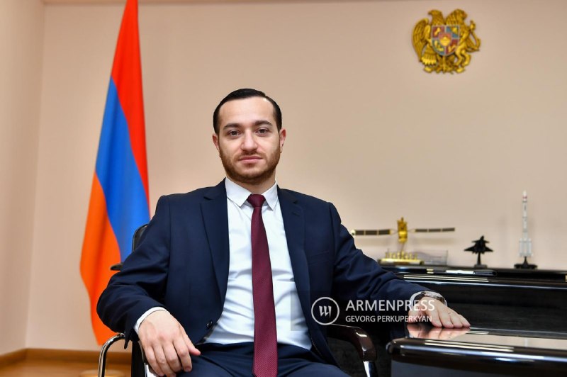 Мхитар Айрапетян покидает пост министра высоких технологий Армении: заявление Пашиняна в Эчмиадзине