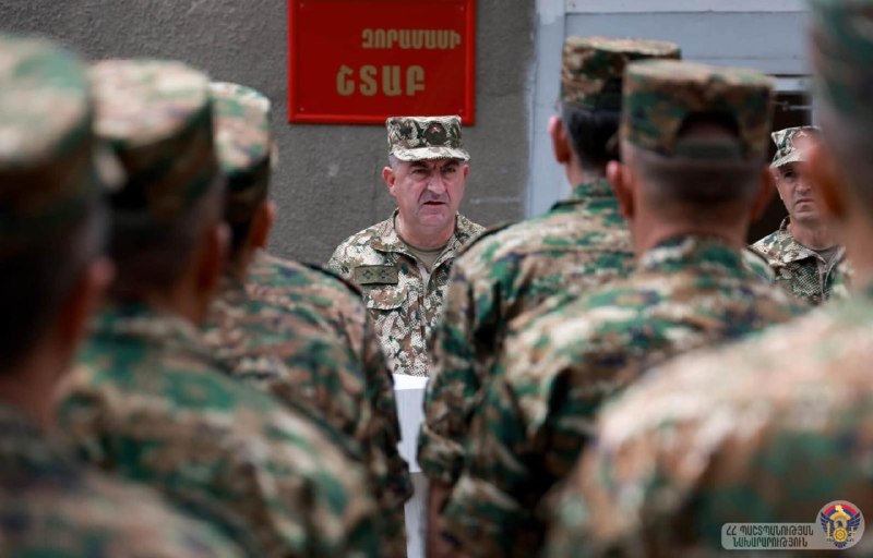 Эдуард Асрян посетил войсковое соединение в Эчмиадзине: смена командира