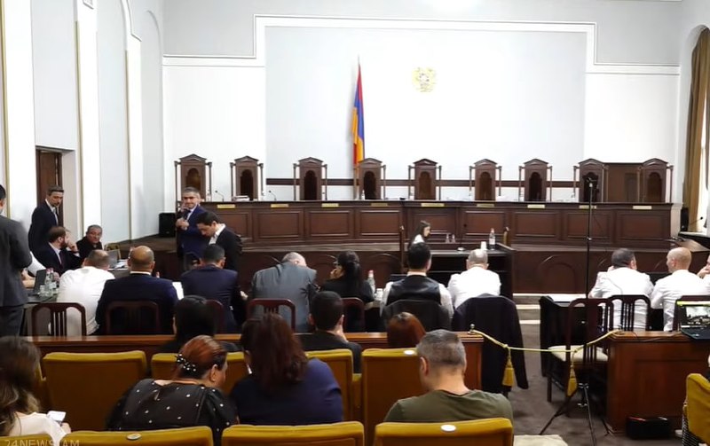 Конституционный суд Армении начал рассмотрение жалоб на итоги выборов в Эчмиадзине