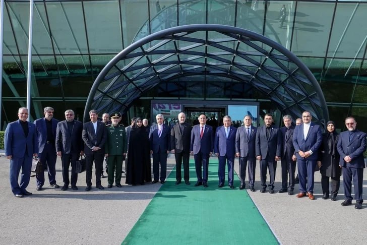 Спикер парламента Ирана Галибаф прибыл в Баку на конференцию ОИС