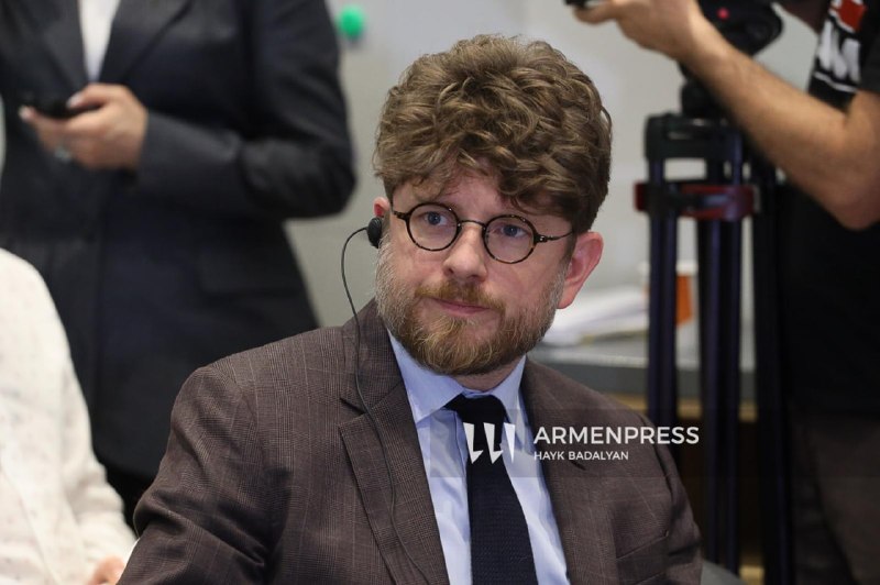 ЕС и Франция поддерживают Армению в преодолении экономического давления России, заявил посол в Армавире