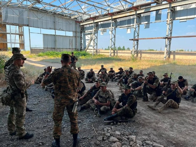 Военнослужащие на занятиях в Военной академии имени Вазгена Саргсяна, Армения