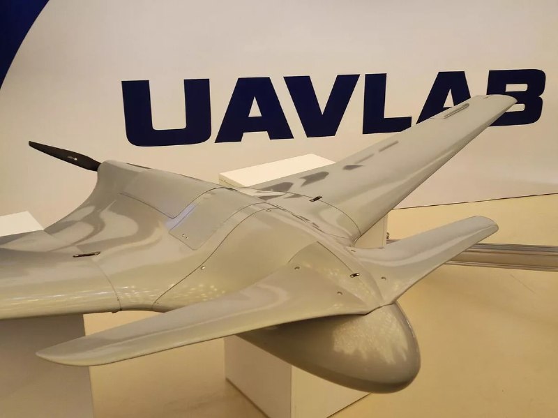 Беспилотник компании UAVLAB на фоне армянского пейзажа