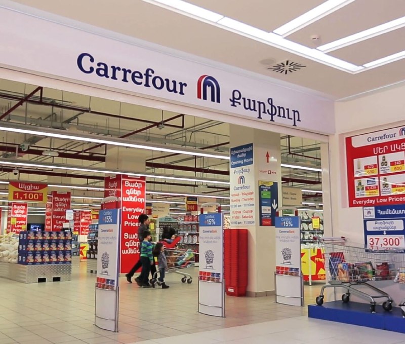 В магазинах Carrefour в Ереване выявили 30 нарушений, включая продажу просрочки