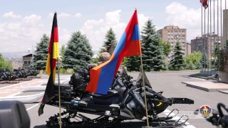 Армия Армении получила из Германии 16 снегоходов для высокогорья — заявление Папикяна